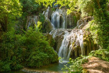 güzel krushuna travertine şelaleleri, kuzeydoğu Bulgar, maarata rezervasyon parkı Lovech yakınlarında.
