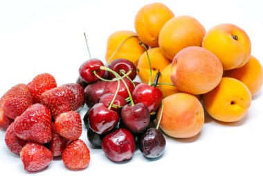 Çeşit çeşit yaz meyveleri çilek kayısı böğürtlen ve ahududu fotokopi alanı