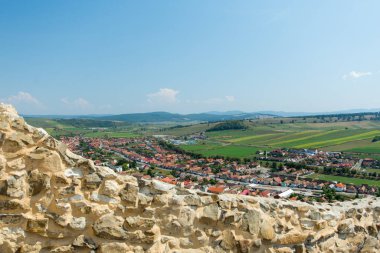 Romanya 'nın Brasov ilçesindeki Rupea Kalesi' nden Rupa Köyü manzarası