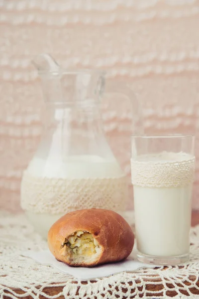 Pies with milk — Stock Photo, Image