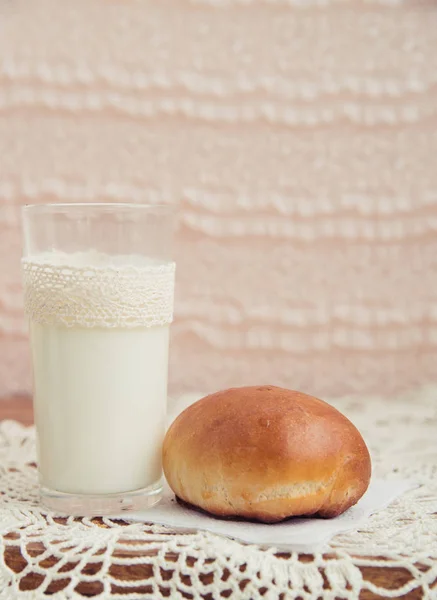 Pies with milk — Stock Photo, Image