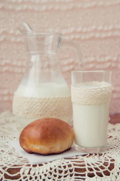 Pies with milk — Stock Photo, Image