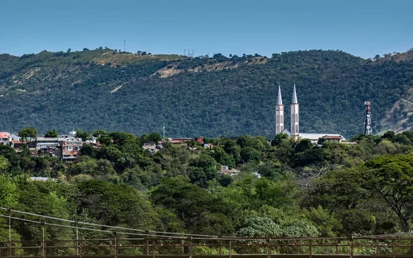 Vista lejana de la iglesia de Tocaima — Foto de Stock