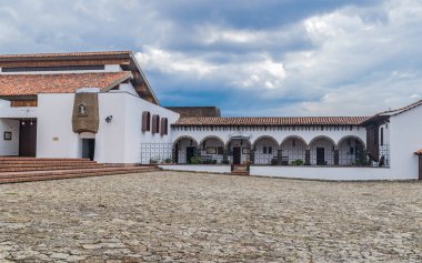 Guatavita central Park güzel sömürge mimarisi