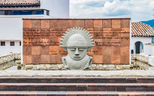 Heykel Guatavita şehir girişinde