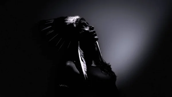 Yerel Aborjin kılığında modeli