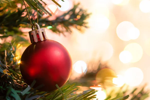 Christmas decoration. Hanging red balls on pine branches Christm — Stock Photo, Image