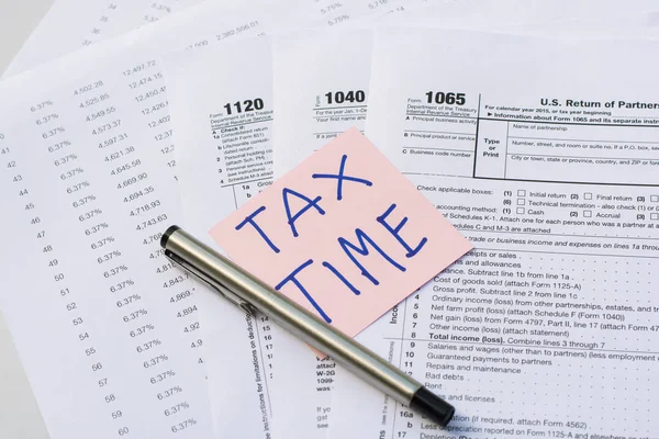 Tax Time Written Pink Sticker Note Tax Form — Stock Photo, Image