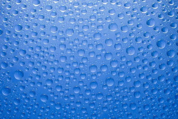 Água Cai Fundo Azul Gotas Água Fundo Vidro — Fotografia de Stock