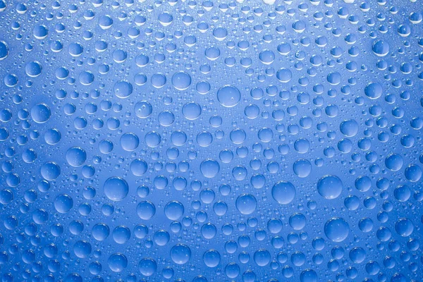 Água Cai Fundo Azul Gotas Água Fundo Vidro — Fotografia de Stock