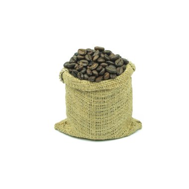 Beyaz arka plan üzerinde izole kahve çekirdekleri ile çanta