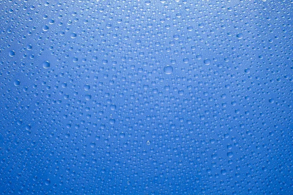 Água Cai Fundo Azul Gotas Água Fundo Vidro — Fotografia de Stock