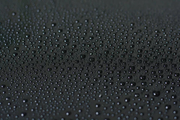 水滴背景 黑色玻璃底座上的水滴 — 图库照片