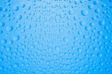 Mavi Arkaplanda Su Damlaları