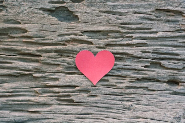 Grunge Ahşap Zemin Üzerinde Kalp Şeklinde Kırmızı Boş Kağıt — Stok fotoğraf