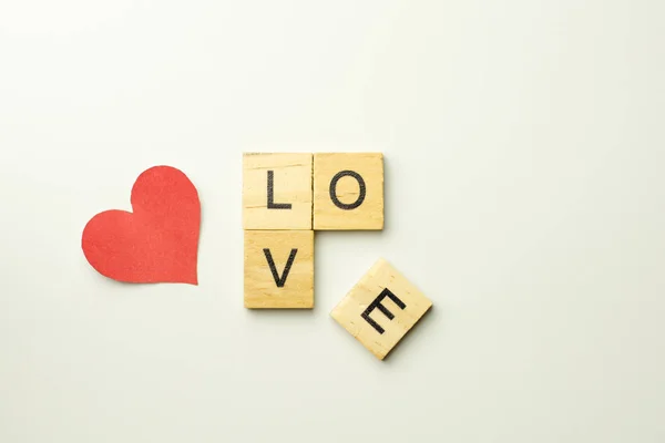 Metin Tahta Blokları Beyaz Arkaplanda Aşk Kelimesini Heceliyor — Stok fotoğraf