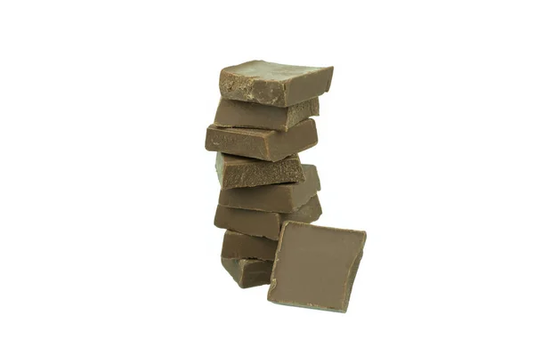 Trasiga Chokladkaka Isolerad Vit Bakgrund — Stockfoto