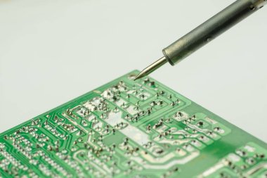 Elektronik cihazların, kalay lehimleme parçalarının onarımı
