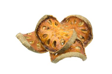 Beyaz zemin üzerinde kuru Bael Meyve Çayı (Aegle marmelos) izole