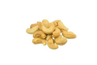 Beyaz bir arka plan üzerinde izole kavrulmuş tuzlu kaju fıstığı