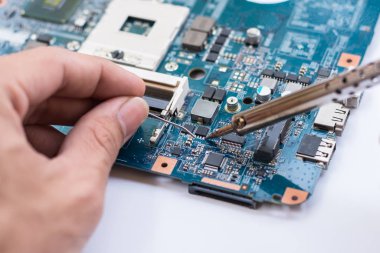 Elektronik cihazların, kalay lehimleme parçalarının onarımı