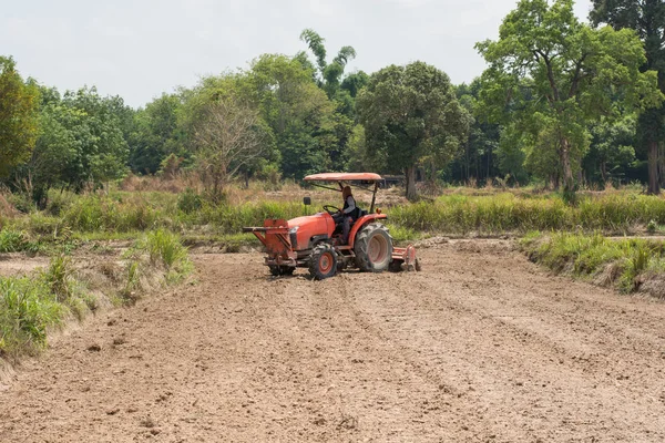 Thai Farmers Using Tractor Prepare Soil Growing Rice — Stock Photo, Image