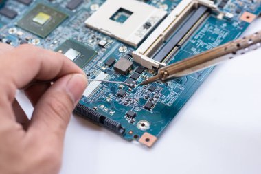 Elektronik cihazların, kalay lehimleme parçalarının onarımı