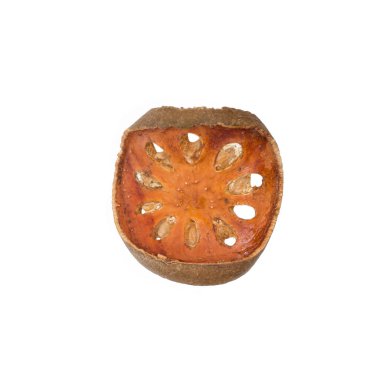 Beyaz zemin üzerinde kuru Bael Meyve Çayı (Aegle marmelos) izole