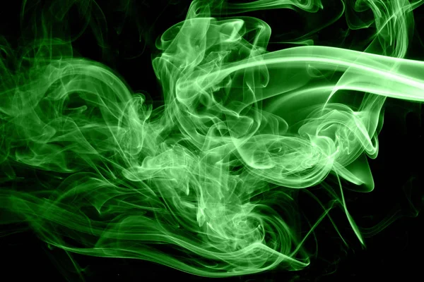 黑色背景下的绿烟 — 图库照片