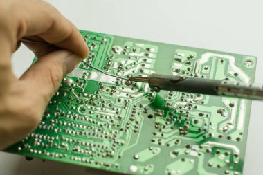 Elektronik cihazların, kalay lehimleme parçalarının onarımı