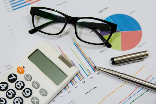 Office Concepts Data Analyzing Calculator Glasses Pen Charts Graph Find — Stock Photo, Image