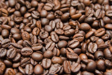 Kavrulmuş kahve çekirdeklerini yakın plan olarak kullanılabilir.