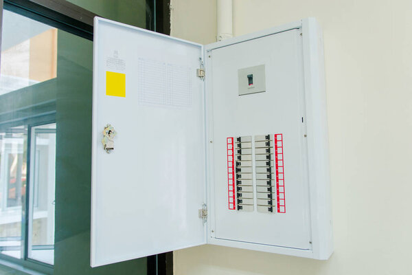 Бесперебойное питание. Электрическая энергия. Кабинет низкого напряжения
.