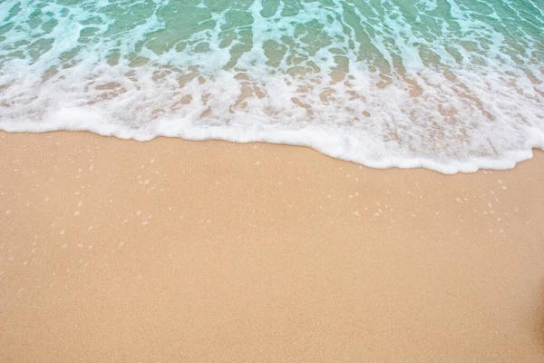 Nyári Strand Koncepció Puha Hullám Tenger Üres Homokos Strandon Háttér — Stock Fotó