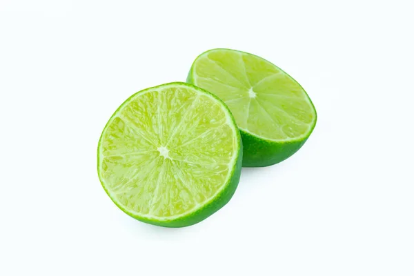 Limão Com Fatias Metade Isolado Fundo Branco Frutas Cítricas Verdes — Fotografia de Stock