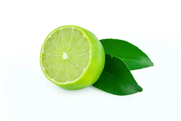 Lime Slices Half Leaves Isolated White Background 绿色柑橘类水果 带有裁剪路径 — 图库照片