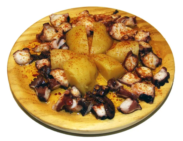 Galiçyaca ahtapot ahşap plaka üzerinde patates ile