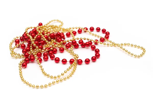 Rote und gelbe Perlen isoliert auf weißem Hintergrund. — Stockfoto