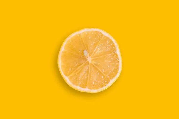 Lemon slice isolated on a yellow background. Flat lay juicy fruit. — Stock Photo, Image