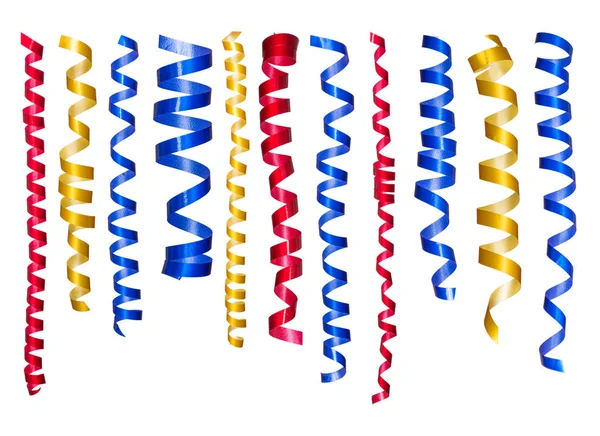 Kleur serpentine geïsoleerd op wit. Rode, blauwe en gele cadeau linten. — Stockfoto