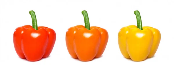 Conjunto de pimentón en rodajas aisladas. Capsicum rojo, amarillo y naranja . — Foto de Stock