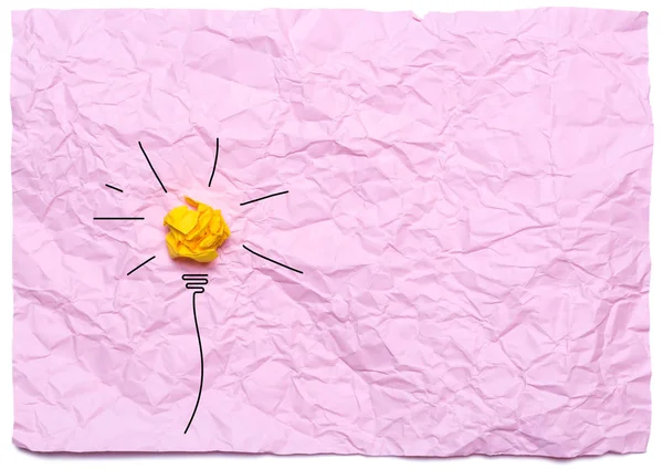 Idée créative avec ampoule brûlante sur un fond rose froissé. Concept d'éducation . — Photo