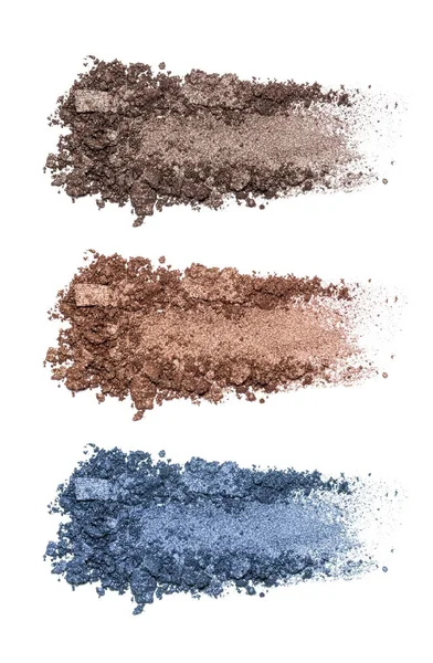 Zestaw eyeshadow próbki na białym tle. Zgnieciony brązowy i niebieski cień do powiek metaliczny — Zdjęcie stockowe