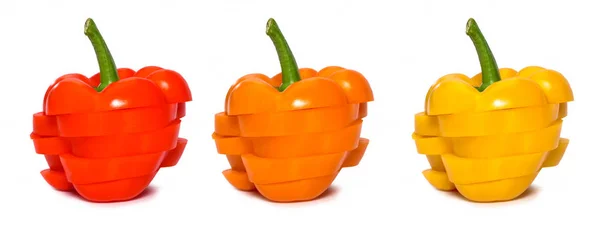 Conjunto de pimentón en rodajas aisladas. Capsicum rojo, amarillo y naranja . — Foto de Stock