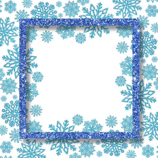 Świąteczne ramki z niebieski płatki śniegu i wolnego miejsca dla tekstu. Kartkę z życzeniami z cekinami złocone. — Zdjęcie stockowe