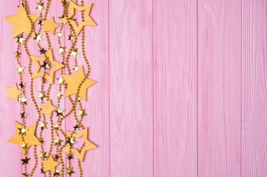 Düz yatıyordu sınır konfeti büyük ve küçük yıldız. Altın boncuk ve yıldız.