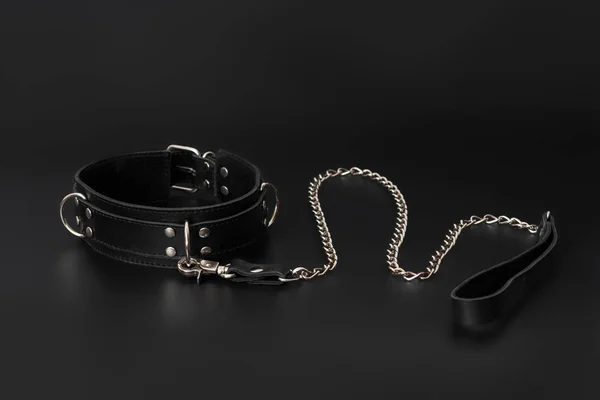 Leather collar on black background. Accessories for adult BDSM sexual game — Stock Photo, Image