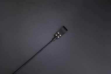 Siyah arkaplanda bdsm oyunları için yığın. Yetişkinlerin cinsel oyunları için aksesuarlar.