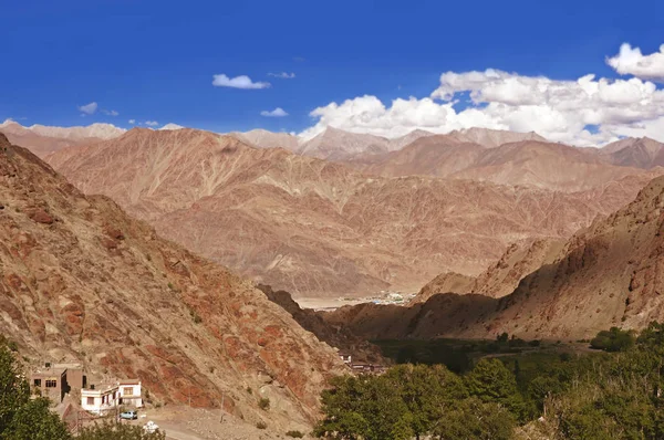 在拉达克地区，印度喜马拉雅山的高山范围 — 图库照片