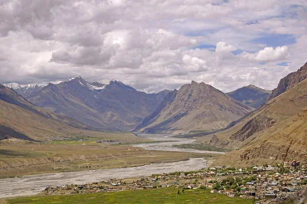 Ancienne ville de Kaza dans le désert de haute altitude de l'Himalaya — Photo